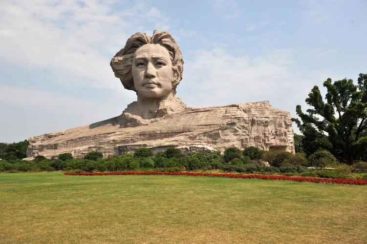 橘子洲头毛泽东青年艺术雕塑