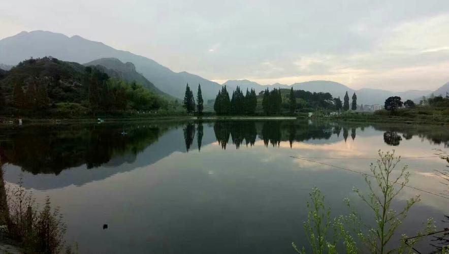 天台县三合镇峇崷村下井水库的一天,就让你迈不开脚