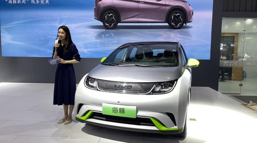 比亚迪海豚惊艳芒果车展海洋系列乘风破浪续航405km