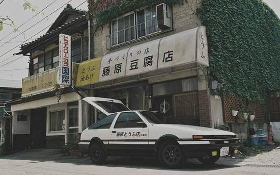 《头文字d》中拓海ae86的发动机为雅马哈提供  来源:头文字d电影