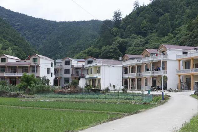 江西省修水县东港乡岭下村旧貌江西省修水县东港乡