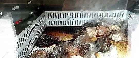 恶心延安某小区果蔬柜的蔬果全部腐烂生蛆阵阵恶臭害苦业主