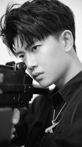 演员任嘉伦,帅气写真照,请来收藏你的心上人吧