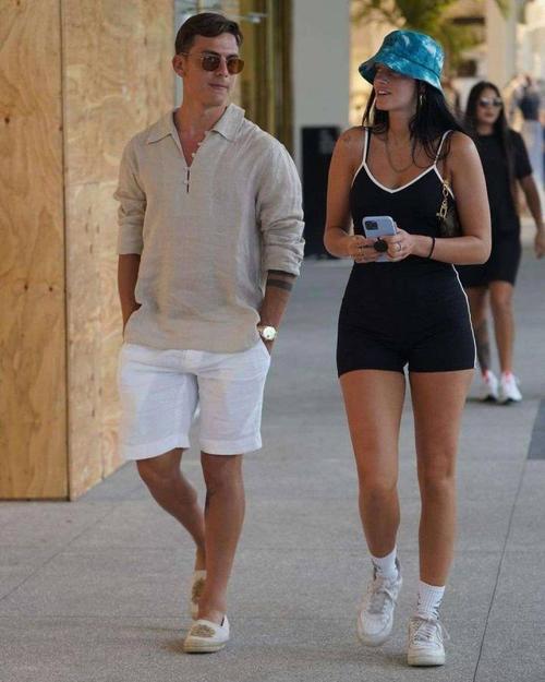 迪巴拉与女友街拍|尤文图斯|迪巴拉|懂球帝