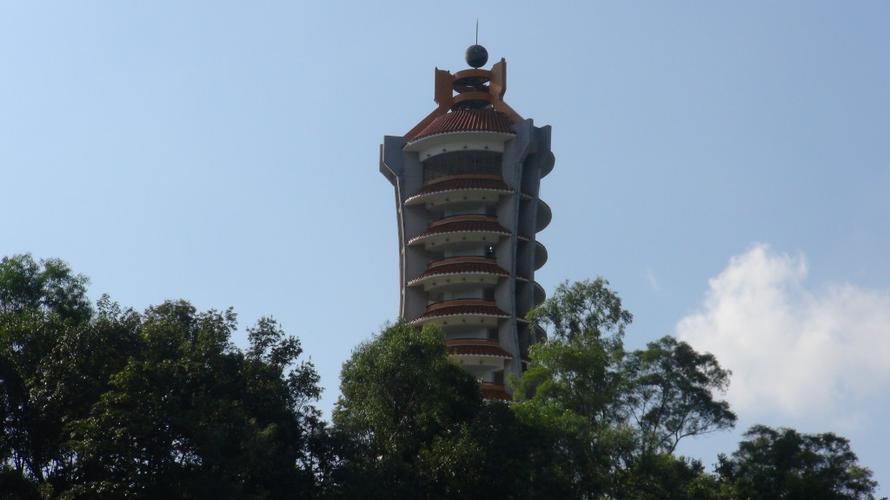 金山风景旅游区位于开平市长沙西北郊的梁金山南麓,主体为梁金山公园