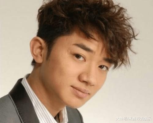 你认为很"丑"的4位男星, 年轻时帅到掉渣, 陈赫居然是校