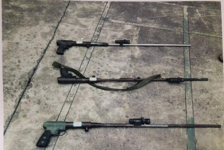 图为涉案3把射钉枪