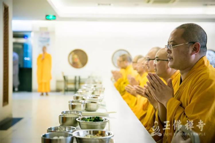 除了上香和供花,原来还有那么多供养三宝的好方法!