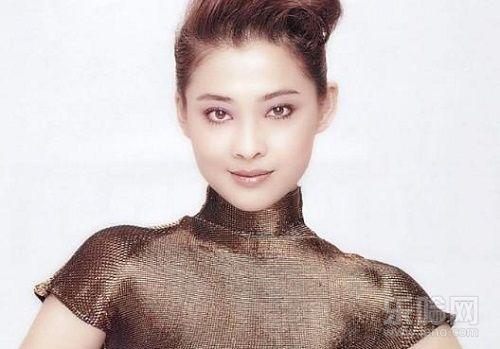 > 嫉妒心强的女人面相    女性的三白眼又称之为蛇眼,三白眼或四白眼
