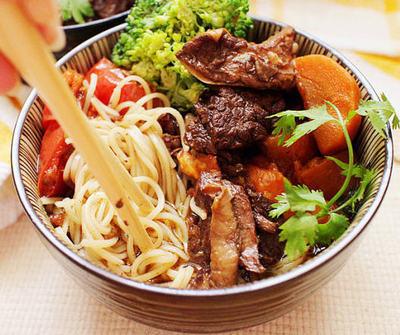  p>红烧牛腩面是一种面类美食,主要原料有牛腩(腰窝)300克, a target=