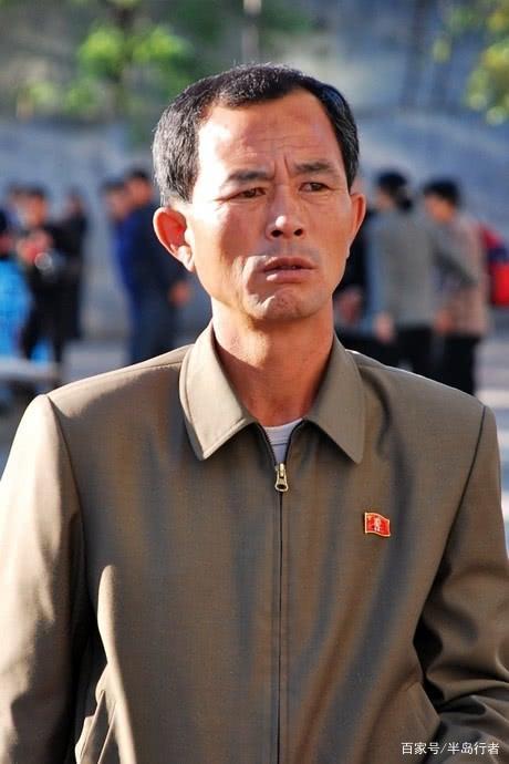 走进朝鲜:朝鲜街头男人们的形象