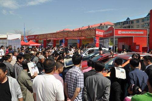 全国百强巡展 车展现场上演促销大战