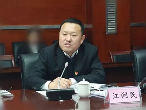 县委常委,县委办公室主任修晓冰对吕寨镇党委书记述职发言进行点评.