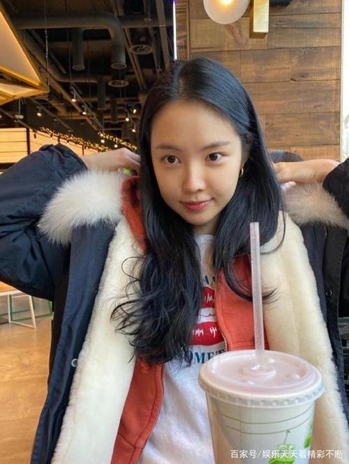 孙娜恩阳光女孩穿搭富家小姐的气质这几张也太奶了