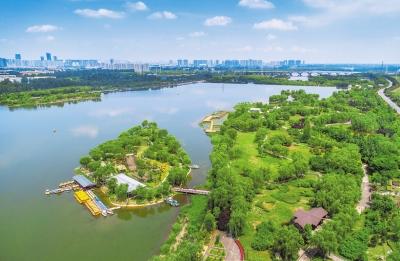 位于洛阳伊河两岸的伊水游园风景如画 曾宪平摄