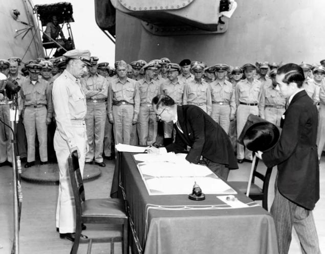 明明当年日本宣布无条件投降的日子是8月15日,而日本在"密苏里"号上