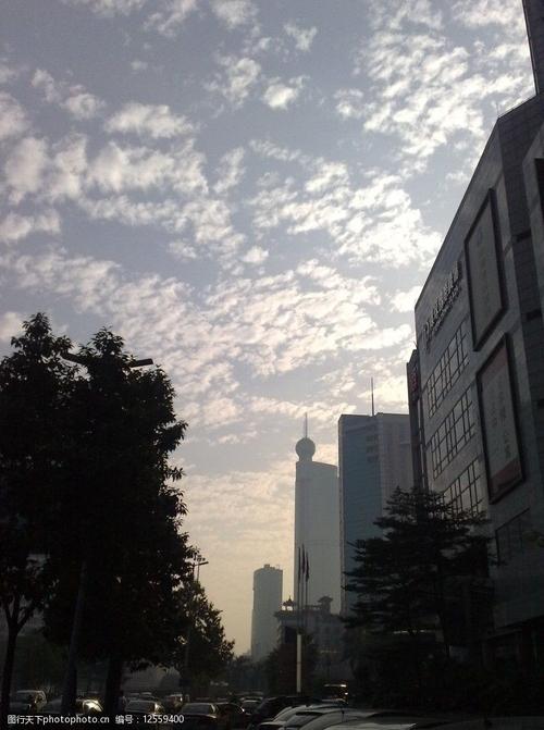 清爽的城市早晨图片