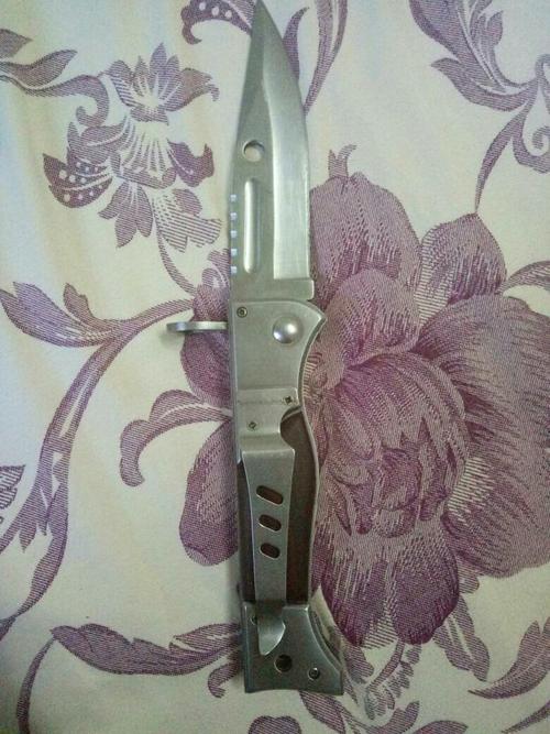 家里有一把ak-47的军刀,上面写着cccp,不知道是不是真