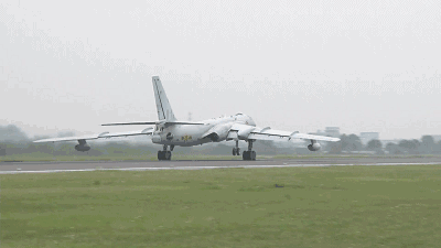 视频| 高能!90秒告诉你如何在空中给飞机加油