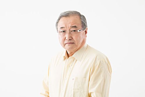 严肃,老人