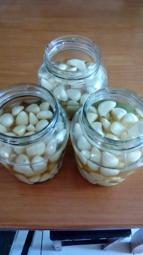 腌腊八蒜怎么做好吃_腌腊八蒜图解做法与图片_菜谱_好