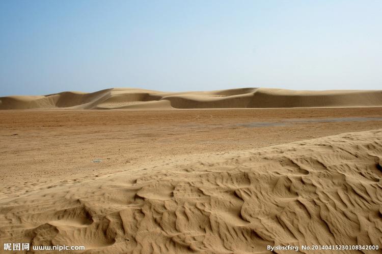 沙堆沙漠黄沙图片