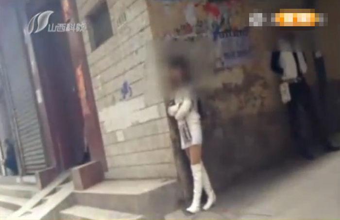 福州仓山一栋旧楼裸拆 又现"沙尘暴"(组图)