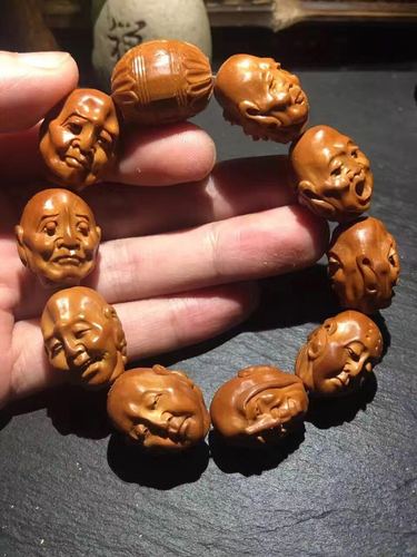 2xxx【起拍价】100起50 【说明】马良,高级手工艺核雕师全手工雕刻