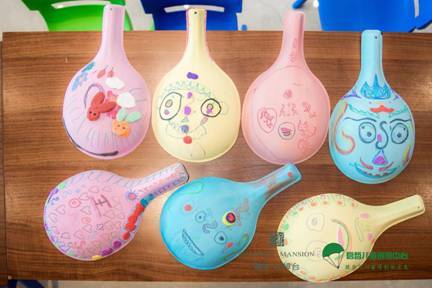 马勺画是北方传统特色手工艺品,色彩鲜艳浓烈,彩绘简繁皆宜,作为南方