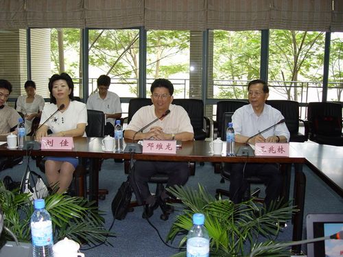 珠海市委书记邓维龙原广东省政协副主席王兆林来我校视察