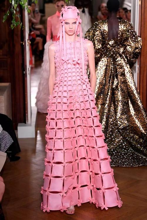 valentino 2019秋冬高定时装秀