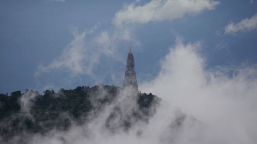 仙境寺庙塔尖塔顶