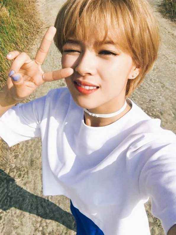 twice分享180731定延被选为只要拍画报就会成为传奇的画报匠人爱豆四
