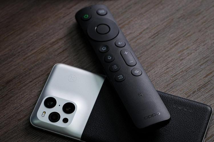也可以通过电视遥控器与支持 nfc 的 oppo 手机进行快速投屏