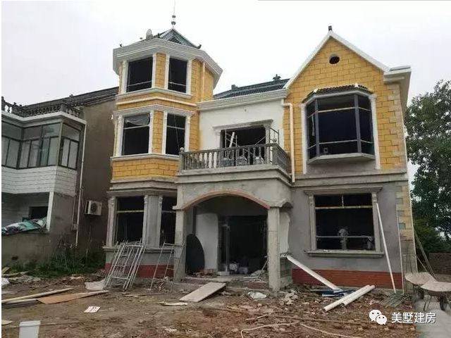 农村三兄弟一起建房,老三选了轻钢别墅,大家都说亏到了姥姥家!