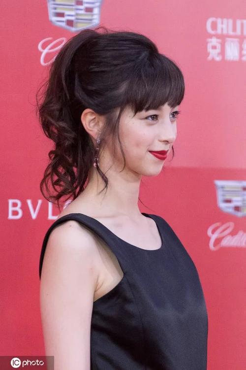 同样是凸嘴,为什么女明星们那么美