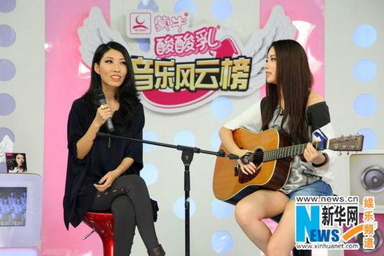 《蒙牛酸酸乳音乐风云榜》,与同样是创作女生的主持人朱婧畅聊音乐