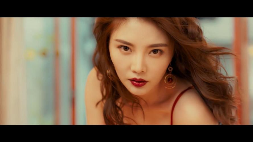 名副其实的"特工狂花"徐冬冬,有着开到荼蘼的凛冽与决绝