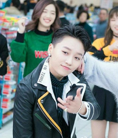 刘雨昕因为长相导致团糊,看到她刚出道的照片,确定是