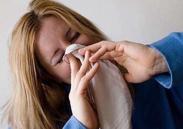 喉咙发痒还一直干咳,是怎么回事?可能是出现了这4个"问题"