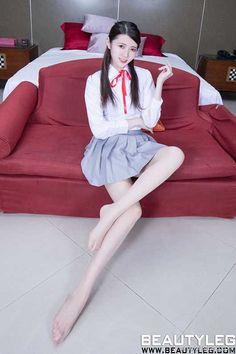 com 长腿美女brindy学生妹短裙制服装高跟丝袜美腿写真图片_丝袜美腿