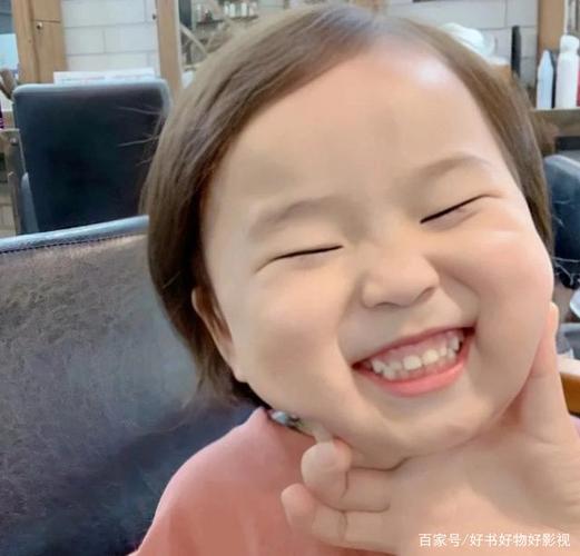 哈温眯眯眼笑嘻嘻