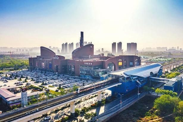 位于西安浐灞生态区的砂之船奥特莱斯.