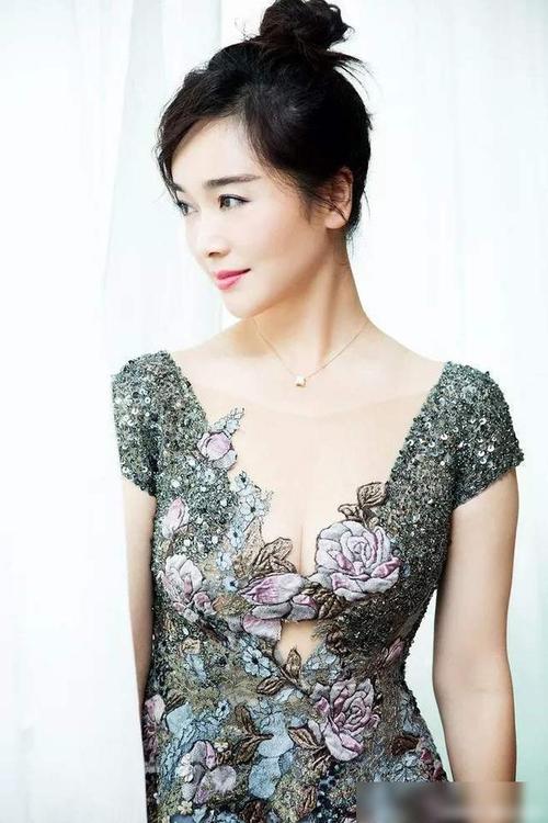 43岁左小青:从体操冠军到实力派演员花了20年,如今事业爱情丰收