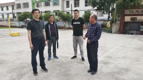 陇南市市委常委,副市长刘朝晖一行至中庙镇调研文教卫生工作
