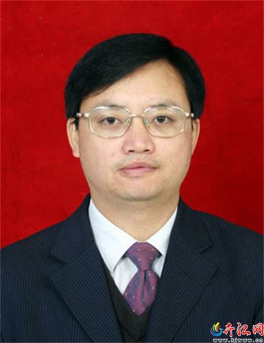 龙有鹏同志简历