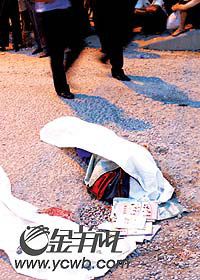 小学生惨死搅拌车下,警方已介入调查(图)