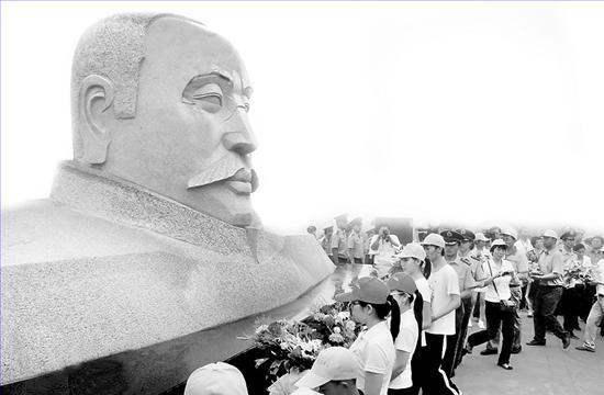 李大钊半身塑像.【资料图】