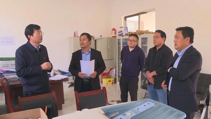 夏邑县委副书记李中军到车站镇调研脱贫攻坚工作