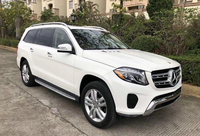 2017年奔驰gls450 白色黄内